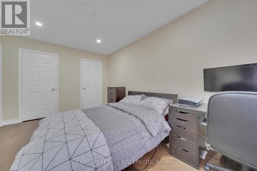 5201 Champlain Trail, Mississauga, ON - Indoor Photo Showing Bedroom