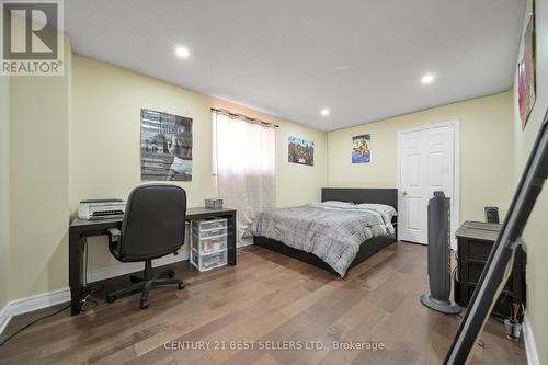 5201 Champlain Trail, Mississauga, ON - Indoor Photo Showing Bedroom