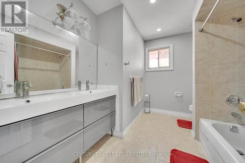 5201 Champlain Trail, Mississauga, ON - Indoor Photo Showing Bathroom