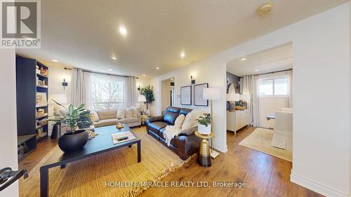76 Eglinton Street, Kawartha Lakes, ON - Indoor Photo Showing Living Room