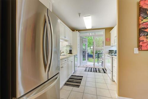 101-307 Whitman Road, Kelowna, BC - Indoor Photo Showing Kitchen With Double Sink