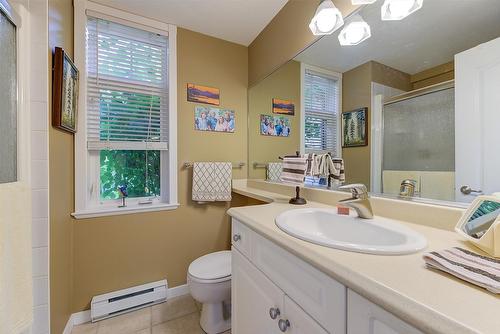 101-307 Whitman Road, Kelowna, BC - Indoor Photo Showing Bathroom