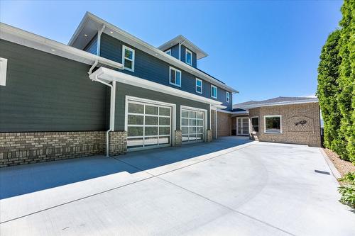 4096 Lakeshore Road, Kelowna, BC - Outdoor