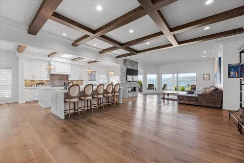 4096 Lakeshore Road, Kelowna, BC - Indoor Photo Showing Living Room With Fireplace