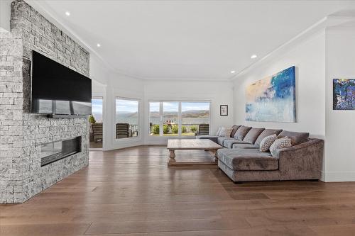 4096 Lakeshore Road, Kelowna, BC - Indoor Photo Showing Laundry Room