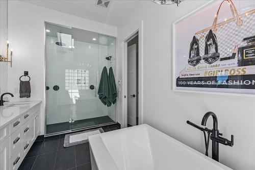 4096 Lakeshore Road, Kelowna, BC - Indoor Photo Showing Bathroom