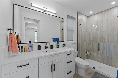 4096 Lakeshore Road, Kelowna, BC - Indoor Photo Showing Bathroom