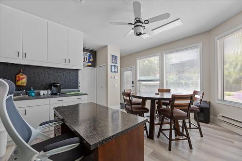 4096 Lakeshore Road, Kelowna, BC - Indoor Photo Showing Dining Room