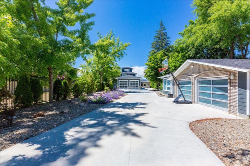 4096 Lakeshore Road, Kelowna, BC - Outdoor