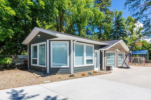 4096 Lakeshore Road, Kelowna, BC - Outdoor