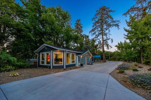 4096 Lakeshore Road, Kelowna, BC - Outdoor