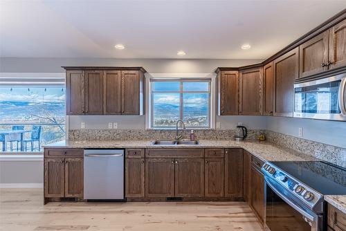 1623 Sunrise Road, Kelowna, BC - Indoor Photo Showing Kitchen With Double Sink