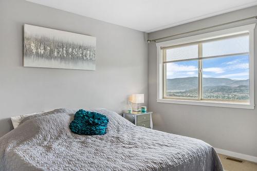 1623 Sunrise Road, Kelowna, BC - Indoor Photo Showing Bedroom