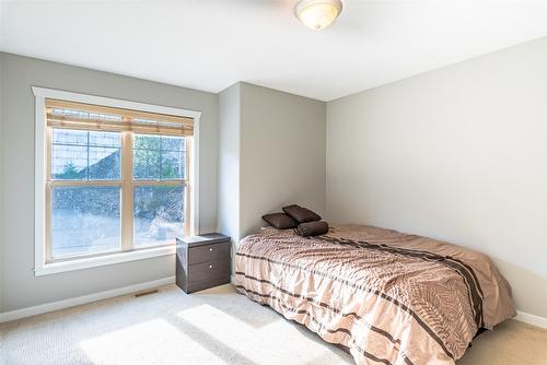 1623 Sunrise Road, Kelowna, BC - Indoor Photo Showing Bedroom