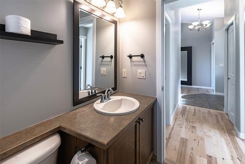 1623 Sunrise Road, Kelowna, BC - Indoor Photo Showing Bathroom