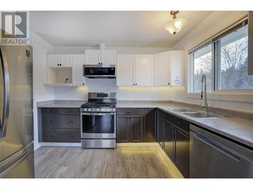 2653 Springfield Road, Kelowna, BC - Indoor Photo Showing Kitchen With Double Sink