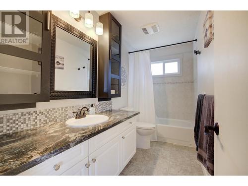 2653 Springfield Road, Kelowna, BC - Indoor Photo Showing Bathroom