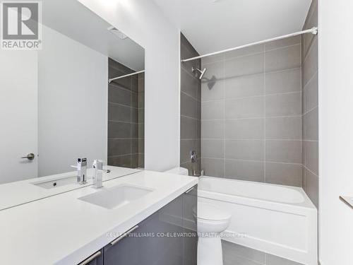 2103 - 8 Eglinton Avenue E, Toronto, ON - Indoor Photo Showing Bathroom