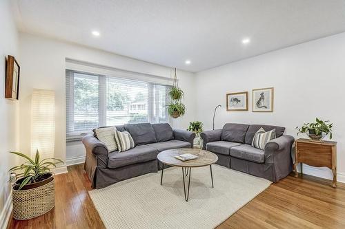 587 Sheraton Road, Burlington, ON - Indoor Photo Showing Living Room