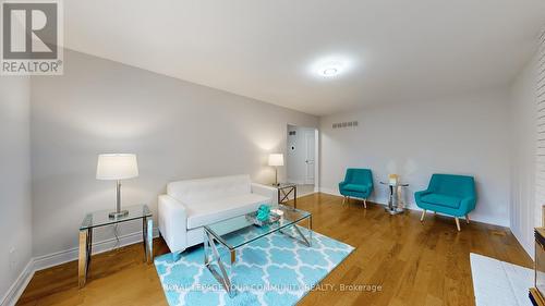 20 Elkpath Avenue, Toronto (St. Andrew-Windfields), ON - Indoor Photo Showing Living Room