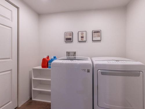 Salle de lavage - 8111 Ch. Edinburgh, Côte-Saint-Luc, QC - Indoor Photo Showing Laundry Room
