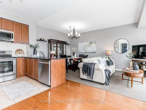 608-699 Aberdeen Blvd, Midland, ON - Indoor Photo Showing Kitchen