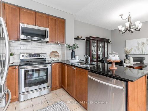 608-699 Aberdeen Blvd, Midland, ON - Indoor Photo Showing Kitchen With Double Sink