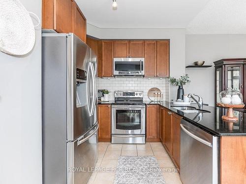 608-699 Aberdeen Blvd, Midland, ON - Indoor Photo Showing Kitchen With Double Sink