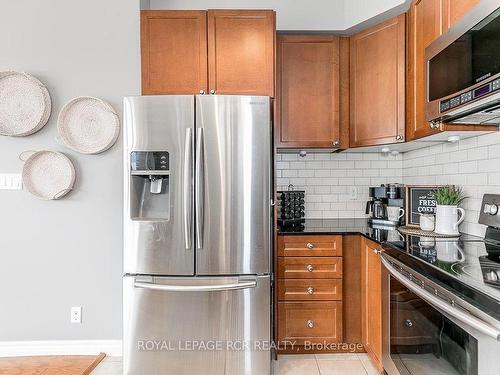 608-699 Aberdeen Blvd, Midland, ON - Indoor Photo Showing Kitchen