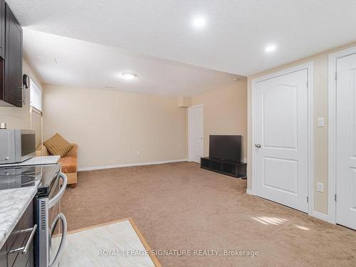 14 Aiken Cres, Orangeville, ON - Indoor Photo Showing Kitchen