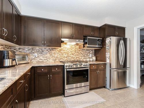 14 Aiken Cres, Orangeville, ON - Indoor Photo Showing Kitchen With Upgraded Kitchen