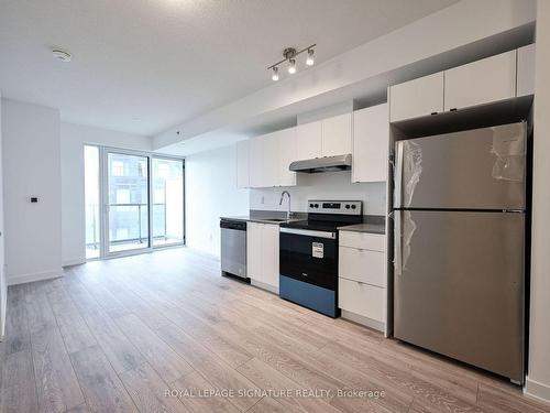 B801-3200 Dakota Common St, Burlington, ON - Indoor Photo Showing Kitchen