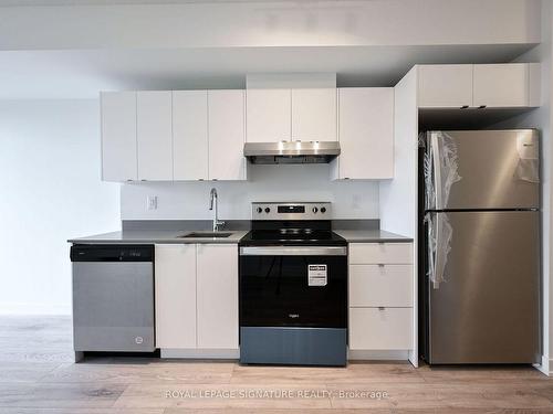 B801-3200 Dakota Common St, Burlington, ON - Indoor Photo Showing Kitchen