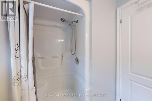11 Parkside Drive, Kawartha Lakes, ON - Indoor Photo Showing Bathroom