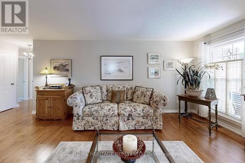 11 Parkside Drive, Kawartha Lakes, ON - Indoor Photo Showing Living Room
