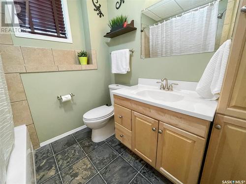 112 Herbert Avenue, Herbert, SK - Indoor Photo Showing Bathroom