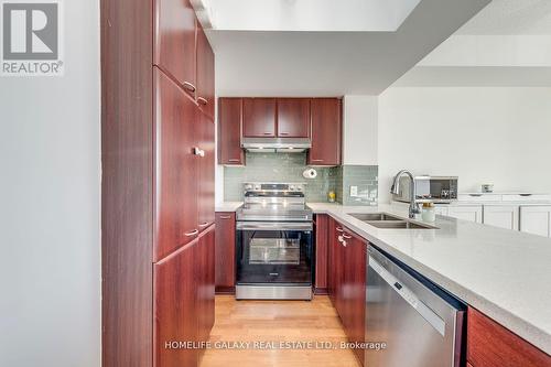 Th316 - 36 Lee Centre Drive, Toronto, ON - Indoor Photo Showing Kitchen With Stainless Steel Kitchen With Double Sink With Upgraded Kitchen