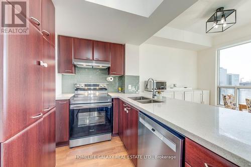 Th316 - 36 Lee Centre Drive, Toronto, ON - Indoor Photo Showing Kitchen With Stainless Steel Kitchen With Double Sink With Upgraded Kitchen