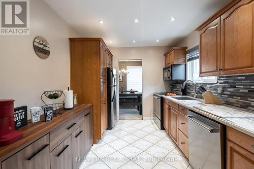 835 Krosno Boulevard, Pickering, ON - Indoor Photo Showing Kitchen