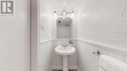 477 Levanna Lane, Oakville, ON - Indoor Photo Showing Bathroom