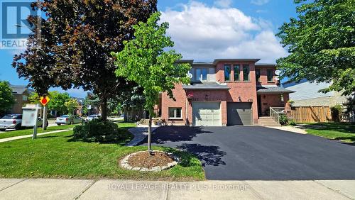 477 Levanna Lane, Oakville, ON - Outdoor With Facade