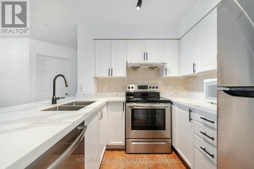 1011 - 23 Hollywood Avenue W, Toronto, ON - Indoor Photo Showing Kitchen With Double Sink With Upgraded Kitchen