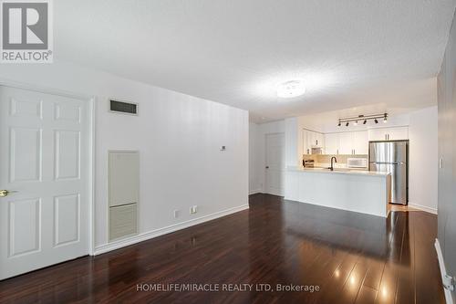 1011 - 23 Hollywood Avenue W, Toronto, ON - Indoor Photo Showing Kitchen