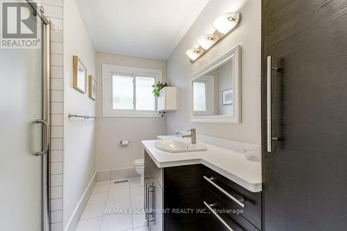 587 Sheraton Road, Burlington, ON - Indoor Photo Showing Bathroom