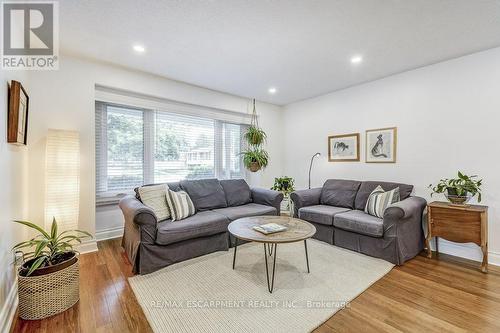 587 Sheraton Road, Burlington, ON - Indoor Photo Showing Living Room