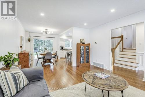 587 Sheraton Road, Burlington, ON - Indoor Photo Showing Living Room