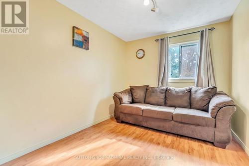 35 Mowat Crescent, Barrie, ON - Indoor Photo Showing Living Room