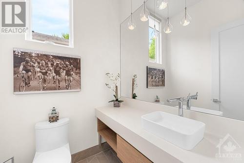 671 Windermere Avenue, Ottawa, ON - Indoor Photo Showing Bathroom