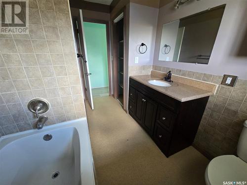 400 Sullivan Street, Stoughton, SK - Indoor Photo Showing Bathroom