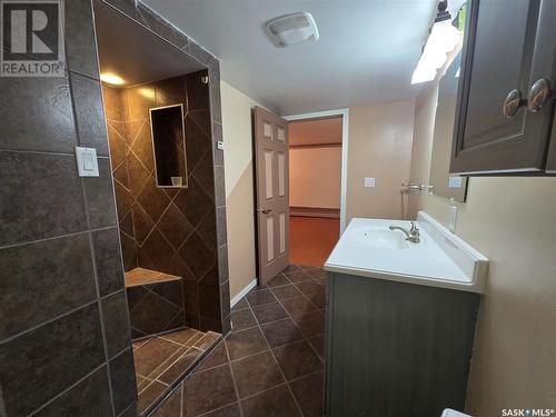 400 Sullivan Street, Stoughton, SK - Indoor Photo Showing Bathroom